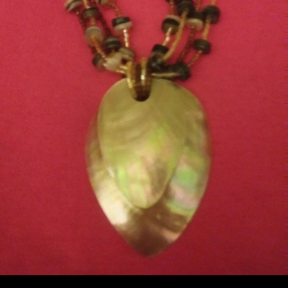 J388 Goldtone Shell Statement - Picture 3 of 7